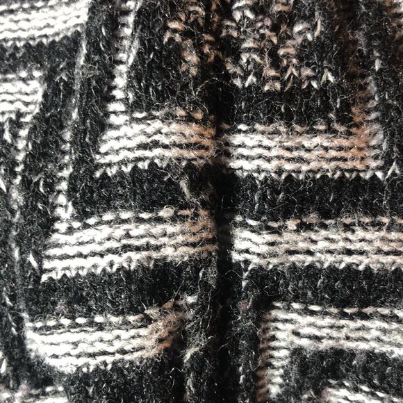 Sostanza L cardigan /geometric knit pattern /black and gray /buttons down front - Picture 9 of 11